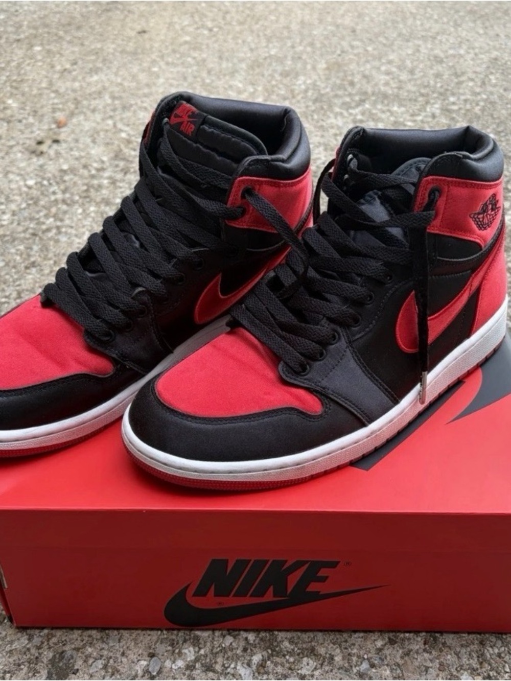 Air Jordan 1 Retro High OG Satin Bred Womens 11 Mens 9.5 Used w/ Box Authentic - Picture 2 of 5